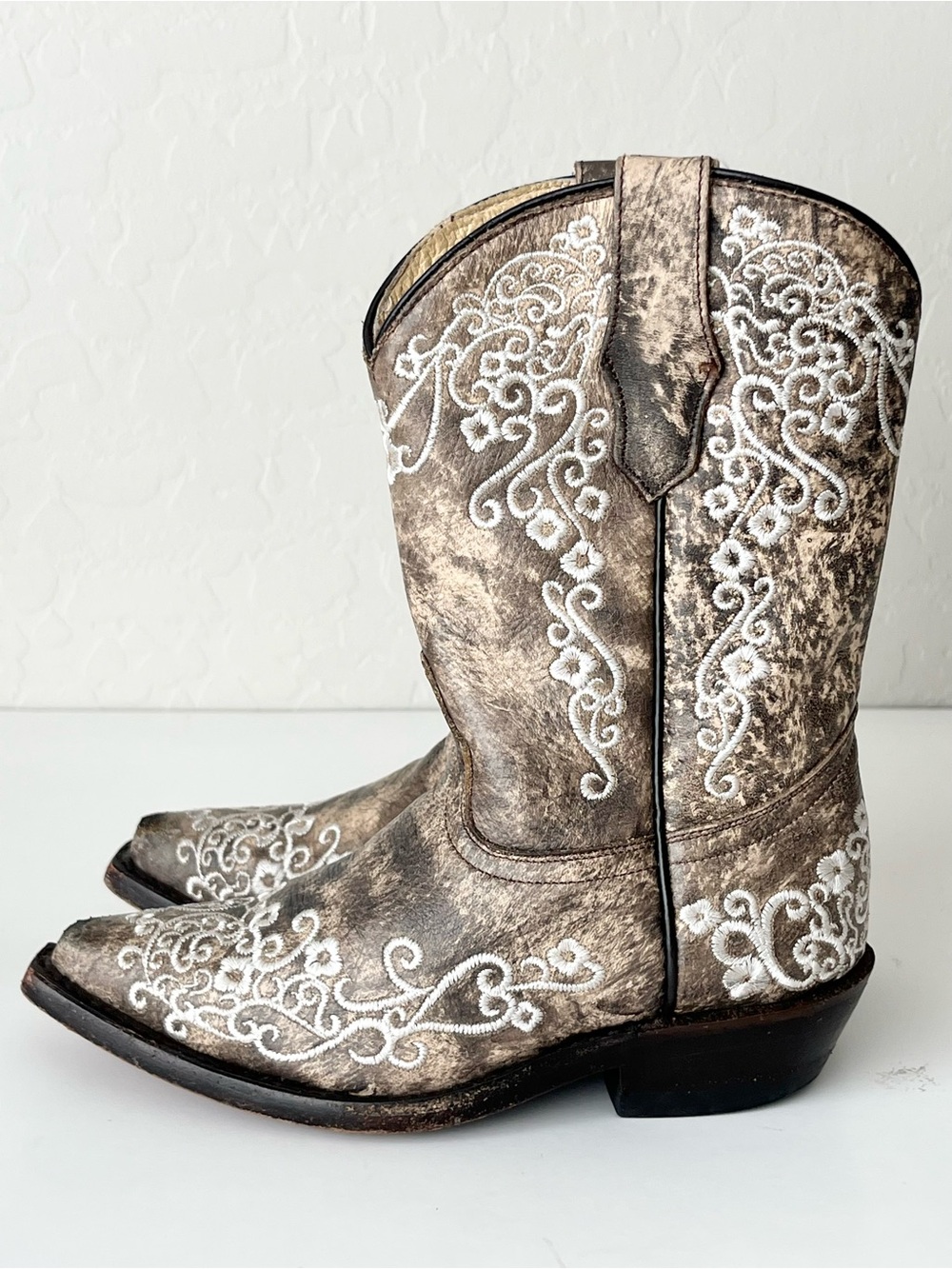 Corral embroidered leather cowgirl boots 11 girls